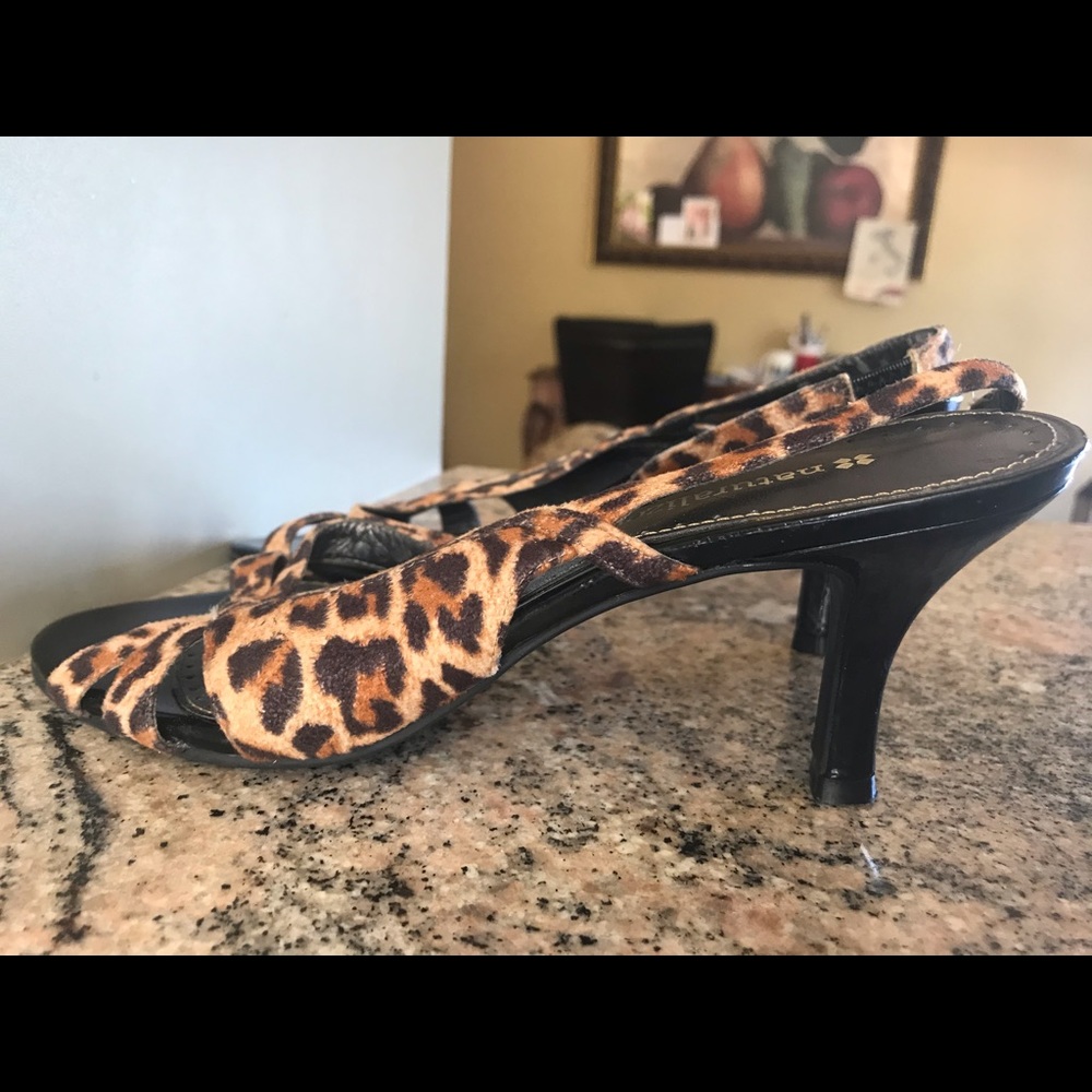 Naturalizer Leopard Print Prissy Slingbacks - Picture 5 of 8